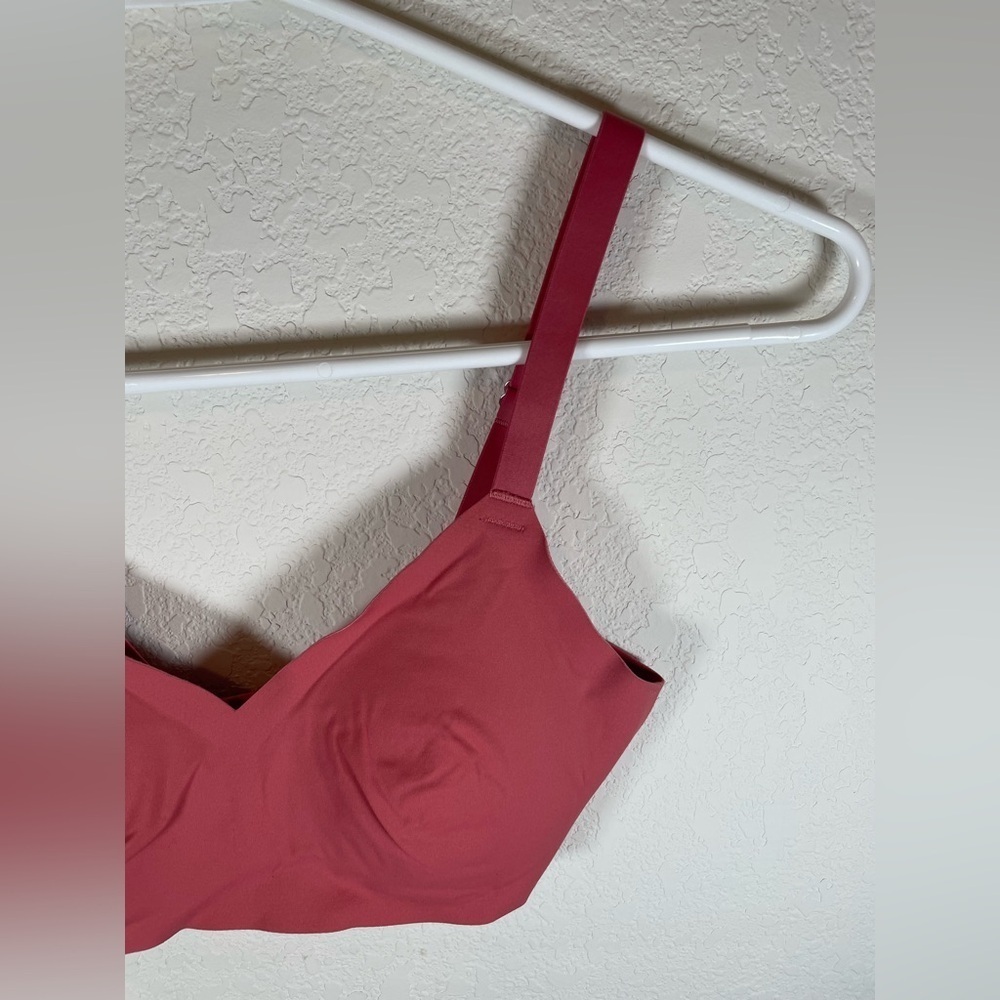Aerie Wireless Women's Pink Bra - Picture 3 of 6